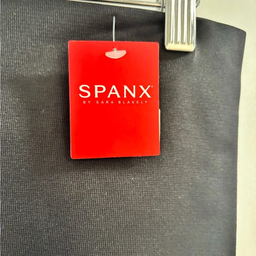 SPANX Classic Black Cropped Lamn Leggings - Picture 5 of 7